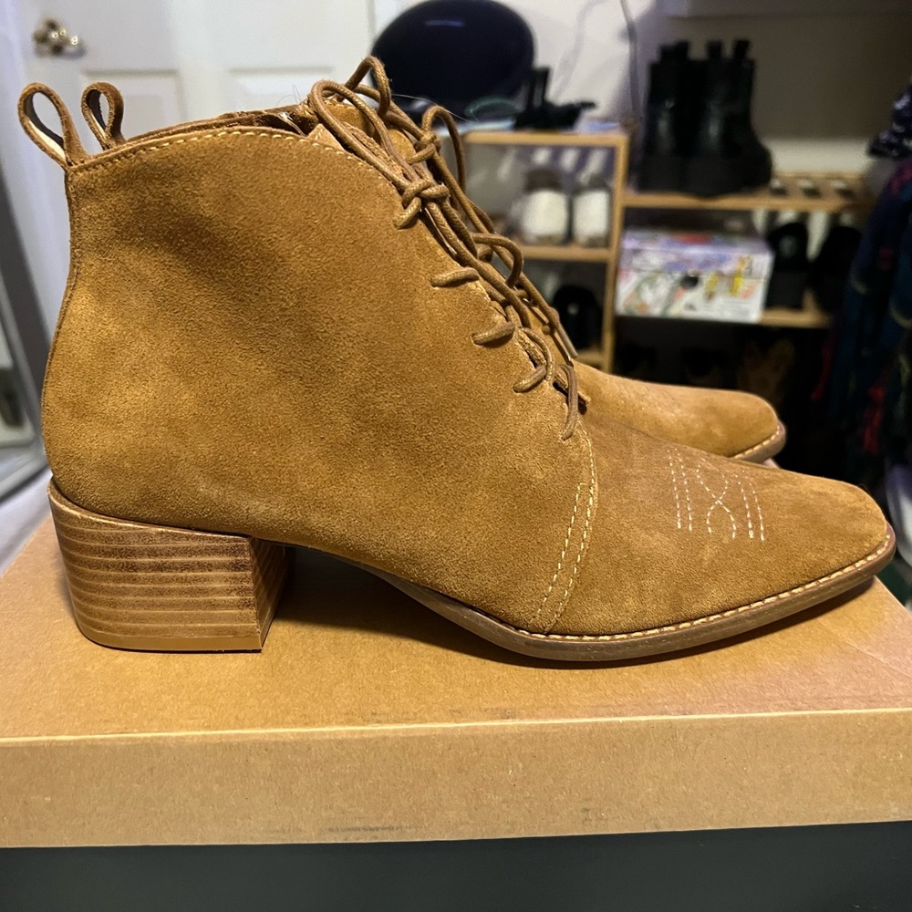 Kelsi Dagger Brooklyn Getaway booties in Camel 8.5